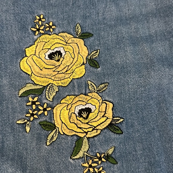 Floral Embroidered Denim Mini Skirt. Size 29 - Picture 2 of 3
